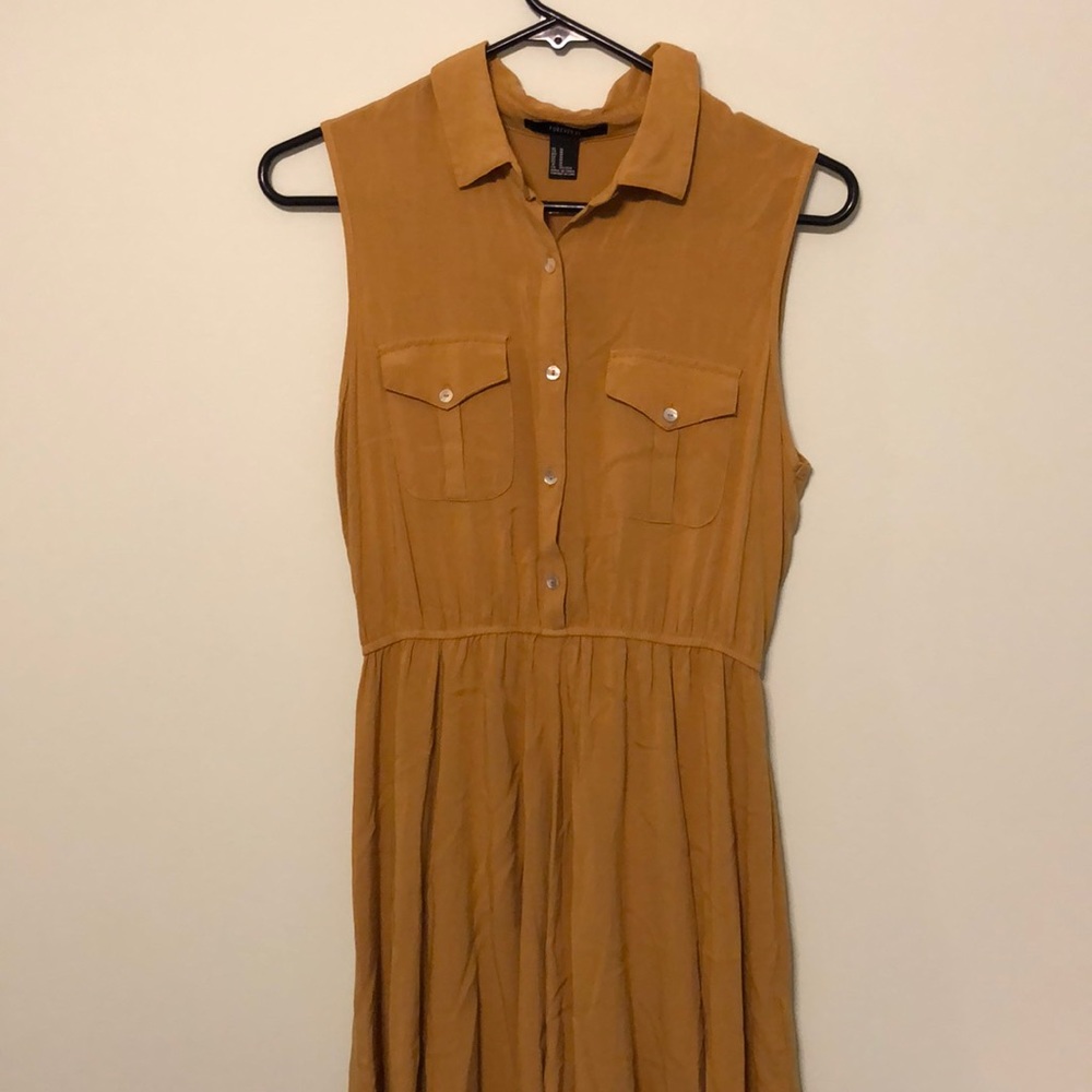 Collared sleeveless dress